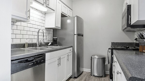 Apartment, 2 Bedrooms | Private kitchen | Microwave, oven, stovetop, dishwasher