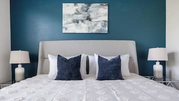 Apartment, 2 Schlafzimmer | Individuell dekoriert, individuell eingerichtet, Bettwäsche