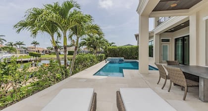 Stunning 5BR Waterfront Oasis With Heated Pool, Spa