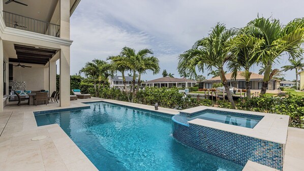 Piscine extérieure, piscine chauffée