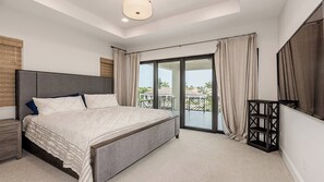 5 bedrooms, free WiFi, bed sheets - Stunning 5BR Waterfront Oasis With Heated Pool, Spa (Marco Island)