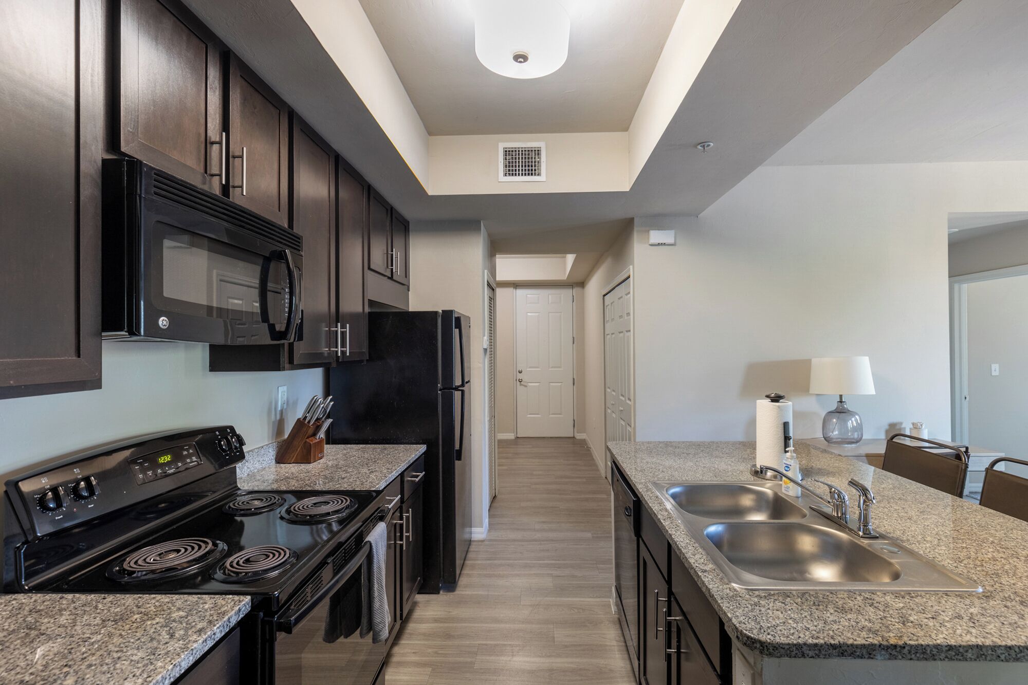 Căn hộ, 2 phòng ngủ | Bếp riêng | Lò vi sóng, lò nướng, bếp nấu, máy rửa bát 