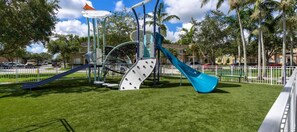 Children's play area - outdoor - Landing Apartments Homestead (Homestead)