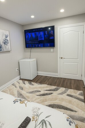 1 bedroom, iron/ironing board, Internet, bed sheets