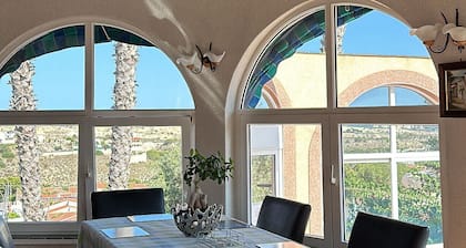 7 min from the beach, with private pool. A peace of mind!