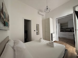 1 chambre, fer et planche à repasser, Wi-Fi gratuit, draps fournis