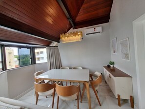 Dining - Triplex beach of the English (Ingleses do Rio Vermelho Florianópolis)