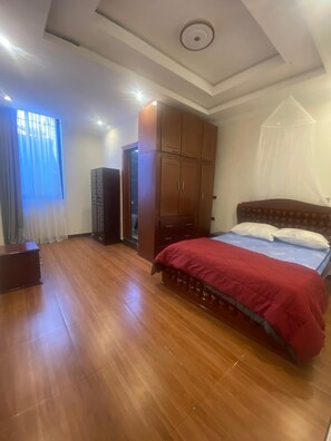 7 makuuhuonetta, silitysrauta/-lauta, Wi-Fi, vuodevaatteet