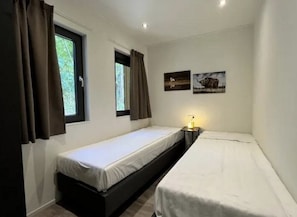 3 bedrooms, free WiFi, bed sheets