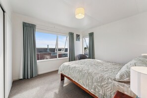 3 chambres, fer et planche à repasser, Wi-Fi, draps fournis