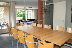 Dining - Vakantiepark De Wiltzangh - Groepsaccommodatie 18 (Ruinen)