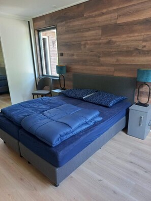 4 bedrooms, free WiFi, bed sheets