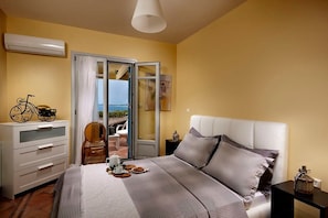 3 bedrooms, in-room safe, iron/ironing board, free WiFi
