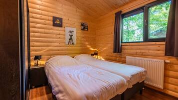 3 bedrooms, free WiFi, bed sheets