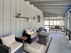 Property amenity - In The Middle by Taylor Made Deep Creek (Oakland)