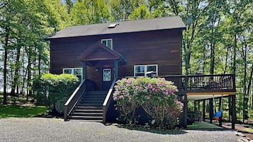 House (3 Bedrooms) | Exterior