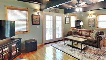 House (3 Bedrooms) | Property amenity