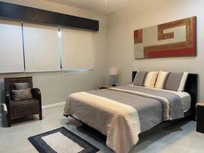 2 bedrooms, in-room safe, iron/ironing board, WiFi - Heliko, 2 blocks from the beach! (Playa del Carmen)