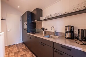 Refrigerador, microondas, horno, lavavajillas