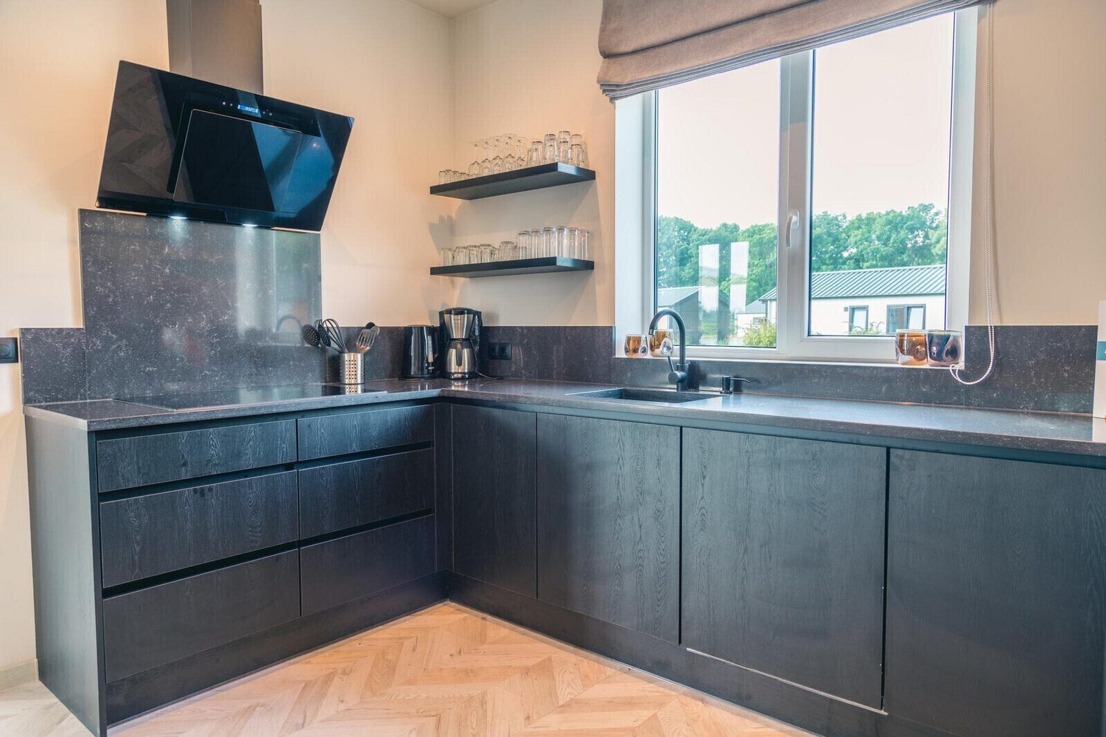 Kühlschrank, Mikrowelle, Ofen, Geschirrspüler