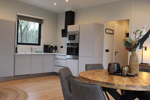 Kühlschrank, Mikrowelle, Ofen, Geschirrspüler