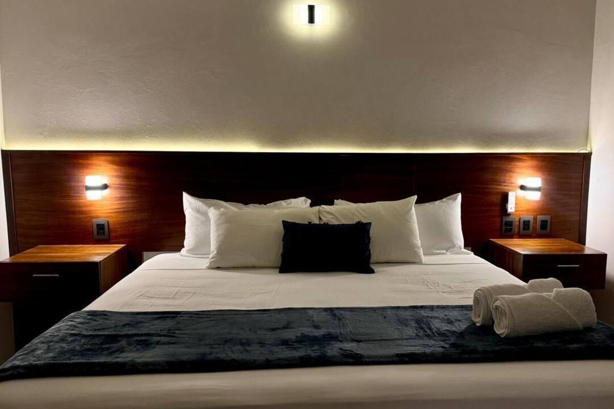 Deluxe Suite, 1 King Bed, Park View | Premium bedding, down comforters, pillowtop beds, desk