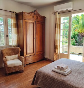 3 slaapkamers, een strijkplank/strijkijzer, wifi, beddengoed