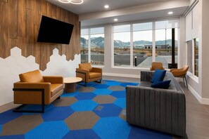 Lobby - Microtel Inn & Suites By Wyndham Tooele (Tooele)