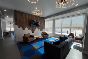 Lobby - Microtel Inn & Suites By Wyndham Tooele (Tooele)