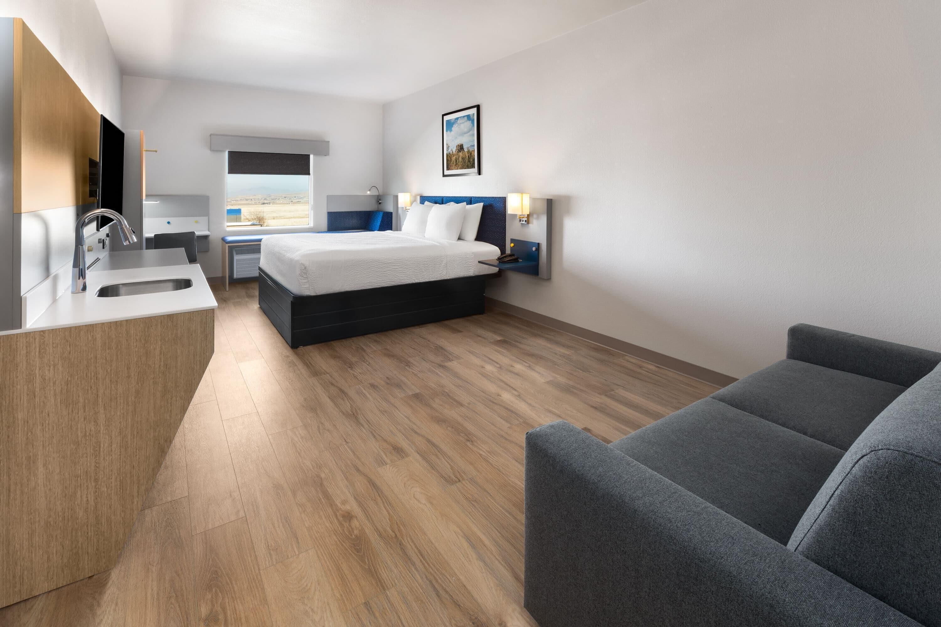 Suite, 1 kingsize bed met slaapbank, niet-roken | Verduisterende gordijnen, een strijkplank/strijkijzer, babybedden