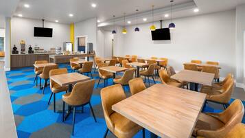 Tägliches inbegriffenes kontinentales Frühstück