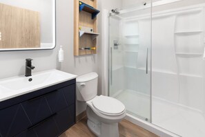 Hair dryer, towels, soap, shampoo - Microtel Inn & Suites By Wyndham Tooele (Tooele)