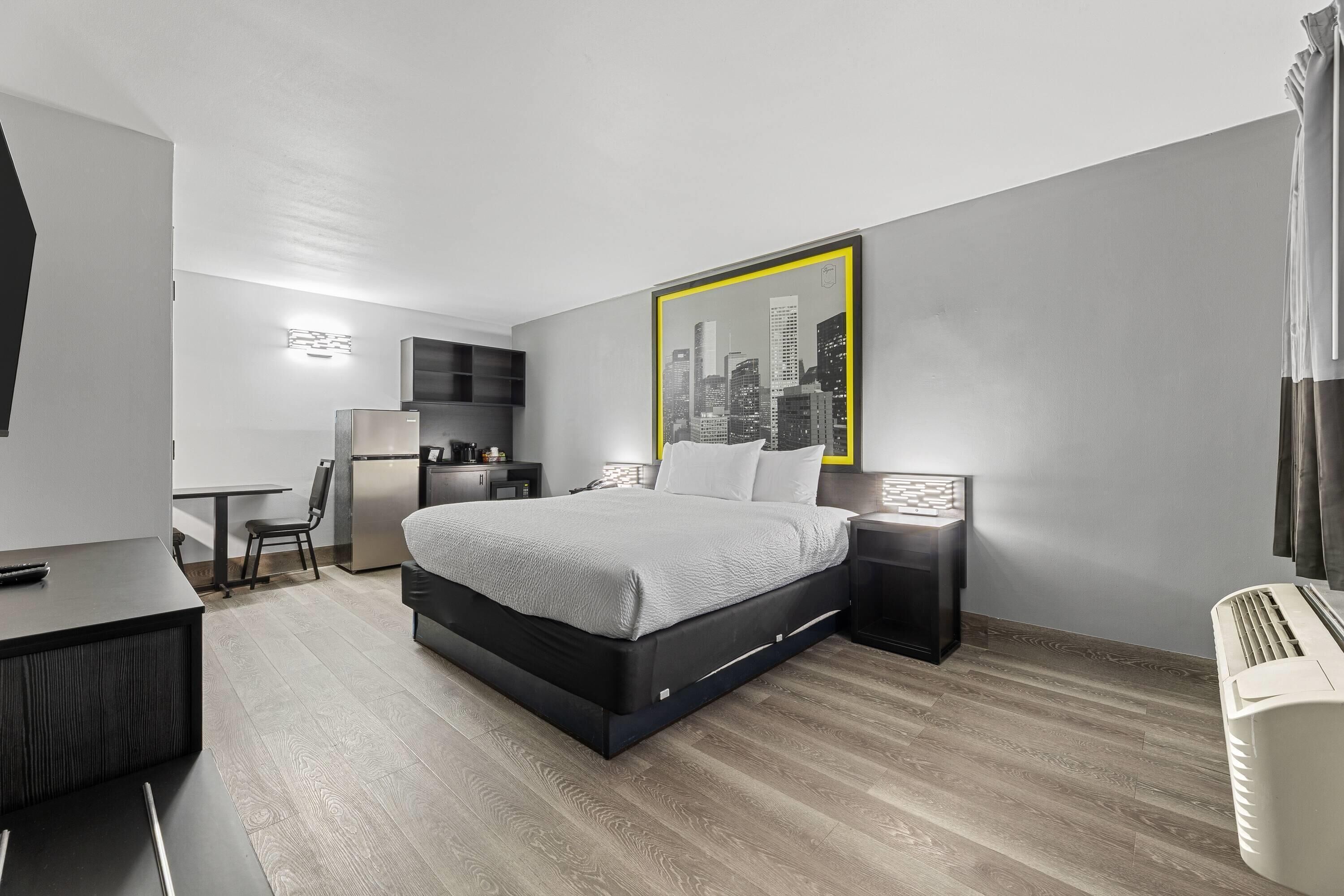 Premium bedding, down duvets, pillow-top beds, desk