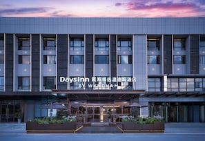Exterior - Days Inn By Wyndham Enshi Transport Center Station (Enshi)