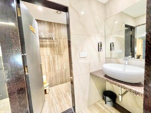Family Suite | Bathroom