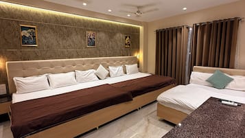 Executive studio suite | Een bureau, een laptopwerkplek, gratis wifi