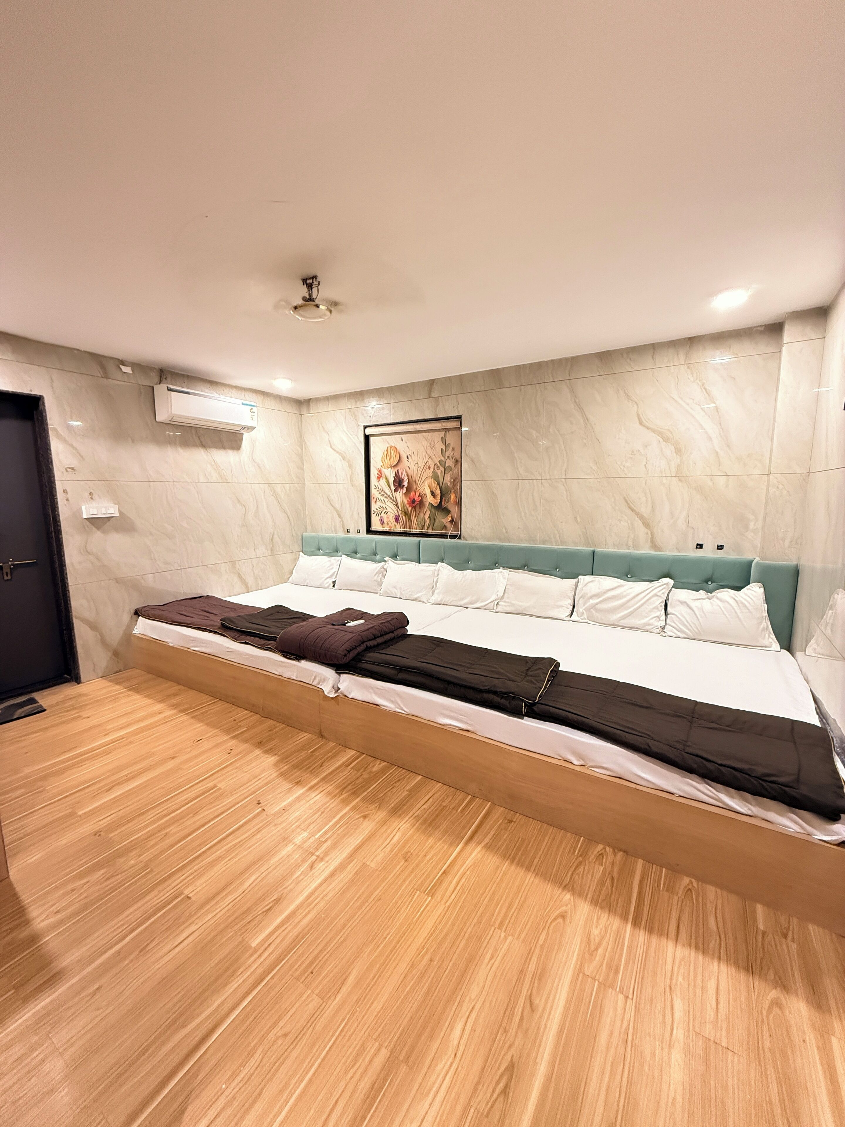 Family Studio Suite | Desk, laptop workspace, free WiFi