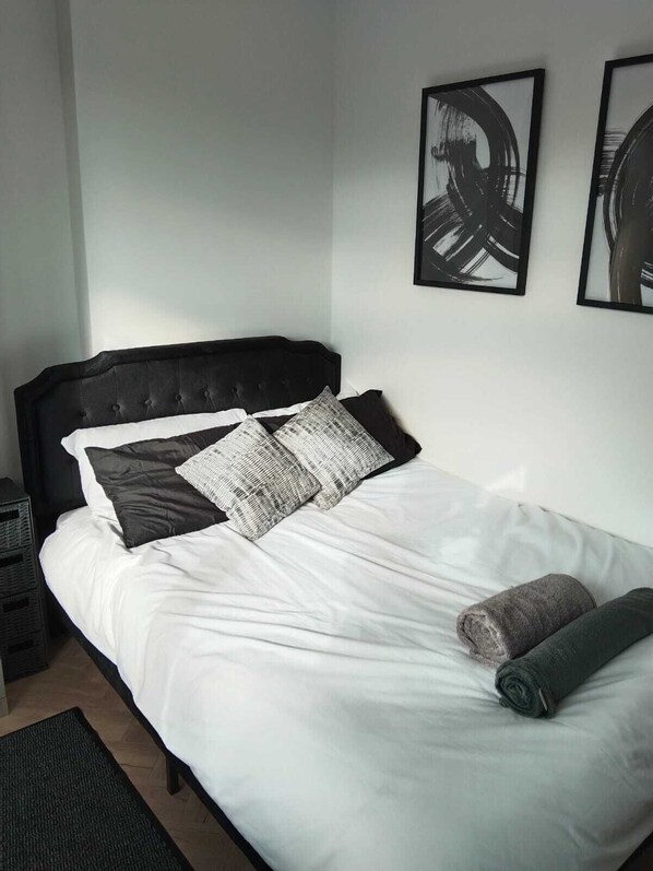 1 bedroom, WiFi, bed sheets