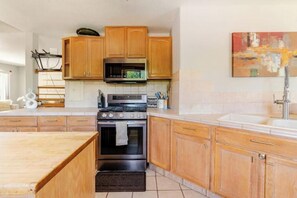 Microonde, forno, piano cottura, lavastoviglie