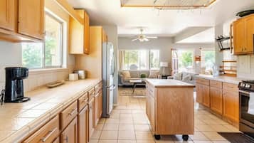 Microonde, forno, piano cottura, lavastoviglie