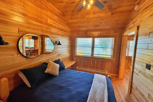 Cottage, 1 Queen Bed, Lake View | WiFi (free), bed sheets