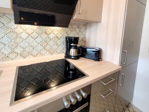 Apartment | Eigene Küche | Kochgeschirr/Geschirr/Besteck