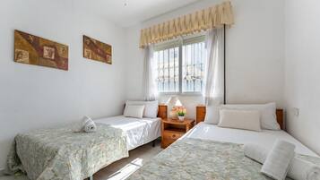 2 Schlafzimmer, Bügeleisen/Bügelbrett, Bettwäsche