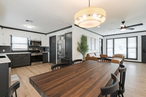 Carlisle Ct - 4BD In The Village