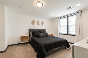 4 slaapkamers, een strijkplank/strijkijzer, wifi, beddengoed