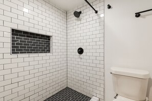 Shower, hair dryer, towels, soap - Carlisle Ct - 4BD In The Village (The Village)