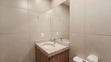 Family Studio | Bathroom