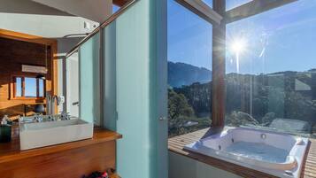 Basic Chalet | Bathroom