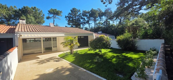 Exterior - Charming, renovated, air-conditioned single-storey house on the edge of a forest. (Saint-Jean-de-Monts)