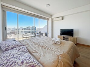Exclusive Studio, City View | Laptop workspace, free WiFi, bed sheets, wheelchair access - Ayres Obelisco Suites (Buenos Aires)